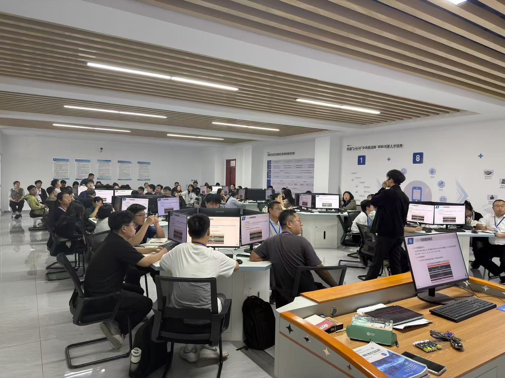 理实融合促提升 示范引领强技能——信息工程学院成功开展实训课程示范课